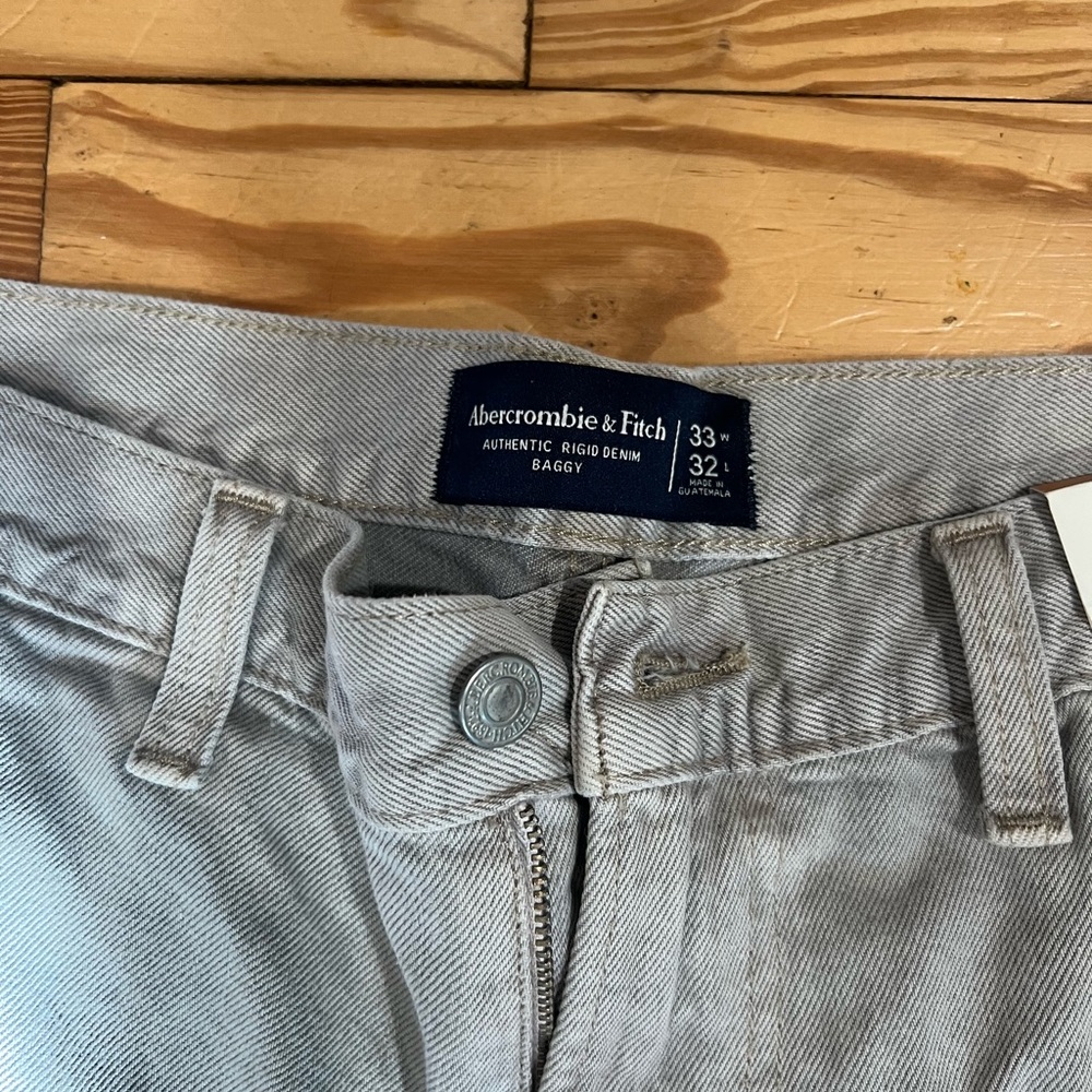 Abercrombie and Fitch light gray baggy rigid denim jeans - Picture 4 of 4